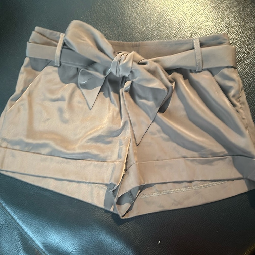 Express sateen shorts with bow